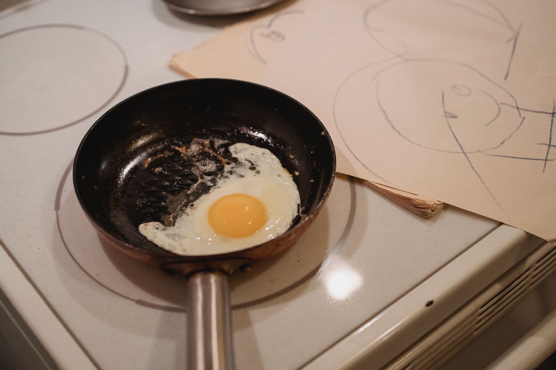 A kitchen timer counting down beside a pan on the stove